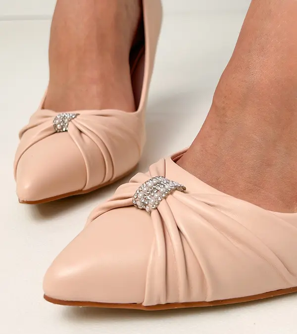 marka niezdefiniowana marka niezdefiniowana Beige classic stiletto pumps with rhinestones Bronney