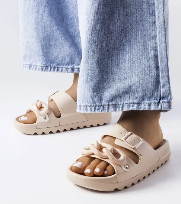 D/CEO marka niezdefiniowana Beige rubber flip-flops Étoile