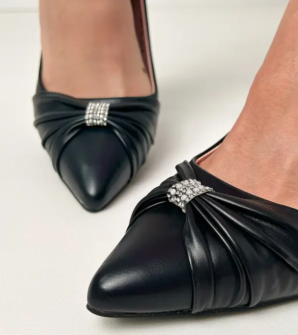 marka niezdefiniowana marka niezdefiniowana Black classic stiletto pumps with rhinestones Bronney