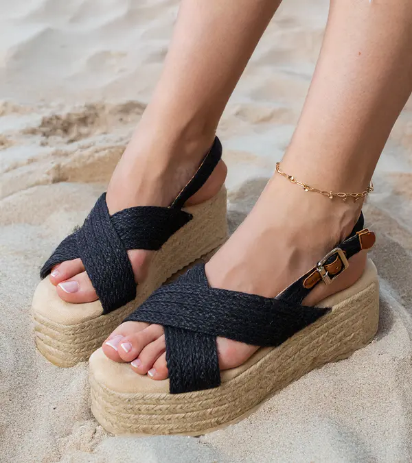 marka niezdefiniowana marka niezdefiniowana Black platform espadrille sandals with straps Olisa