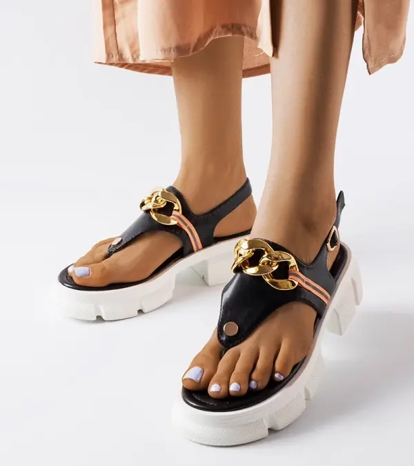 D/CEO marka niezdefiniowana Black thong sandals on a chunky sole Breana