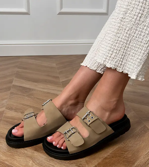 marka niezdefiniowana marka niezdefiniowana Green flip-flops with buckles on straps Klinet