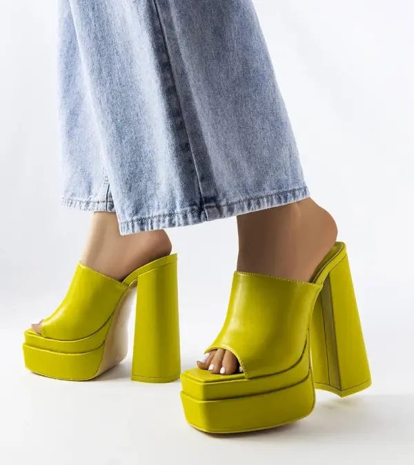 marka niezdefiniowana marka niezdefiniowana Green high-heeled flip-flops Mercure