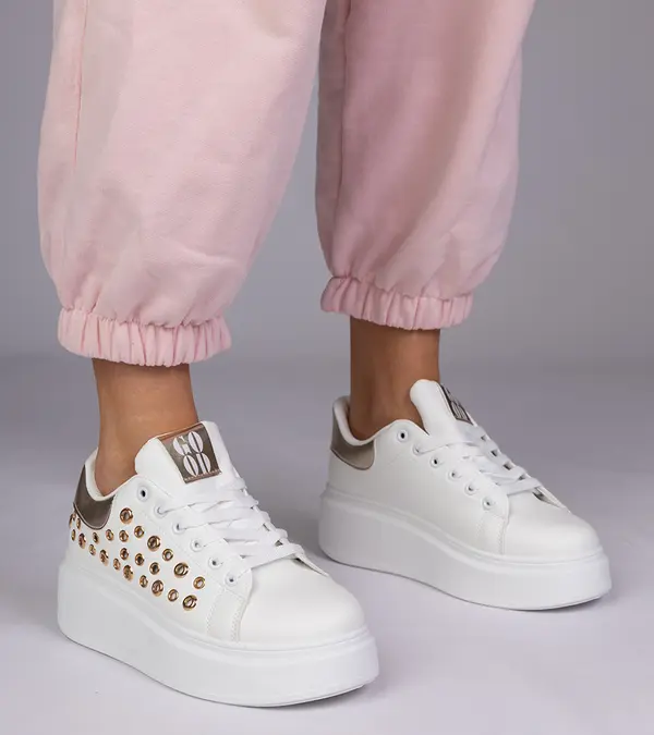 marka niezdefiniowana marka niezdefiniowana White sneakers with gold detail and studs Urlana