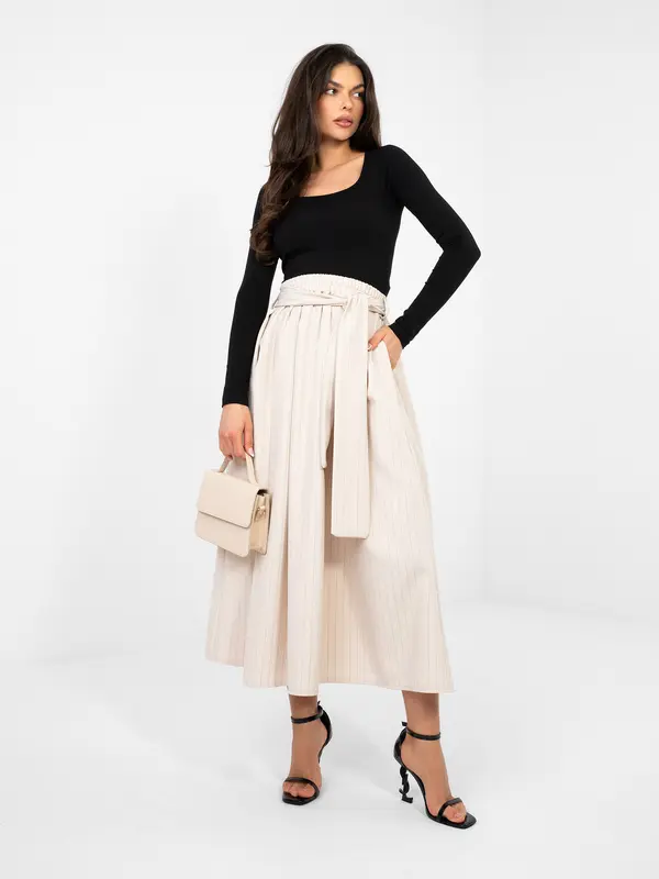 Italy Moda Midi krilo v svetlo bež barvi