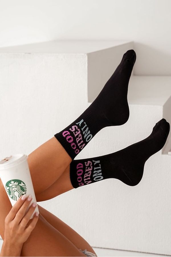 Milena Milena Womens Socks With The Text Good Vibes Only Black