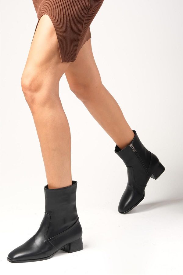 Mio Gusto Mio Gusto Callie Black Color Sheepskin Lined Women's Heeled Boots with Zipper in the Side.