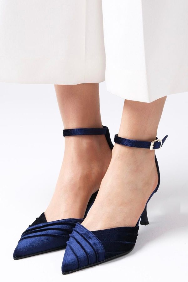 Mio Gusto Mio Gusto Dina Navy Blue Color Velor Fabric Women's Heeled Shoes.