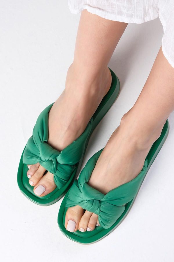 Mio Gusto Mio Gusto Holly Green Color Blunt Toe Inflatable Banded Women's Flat Slippers