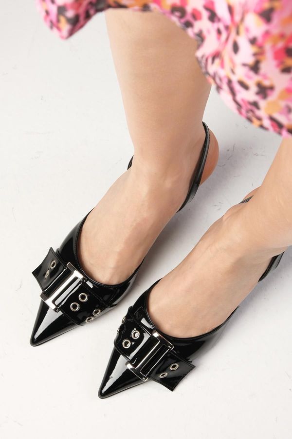 Mio Gusto Mio Gusto Sheri Black Color Patent Leather Pointed Toe Heeled Shoes with Buckle Accessories