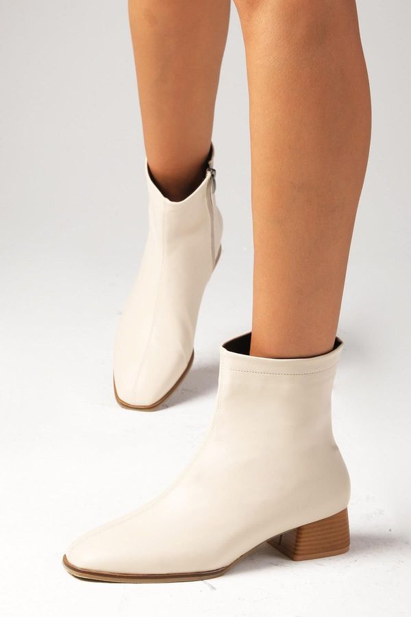 Mio Gusto Mio Gusto Tori Beige Women's Sheepskin Für Lined, Zippered Side Boots Women's Boots with Heels.