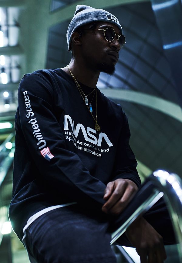 MT Men NASA U.S. Crewneck Black