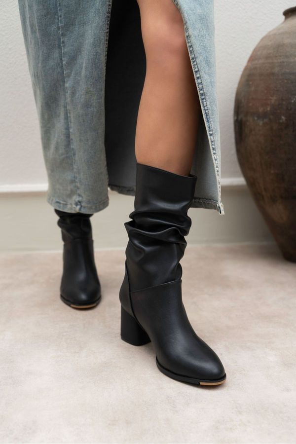 NİŞANTAŞI SHOES NİŞANTAŞI SHOES Rille Women's Black Matte Gathered Heels Boots.