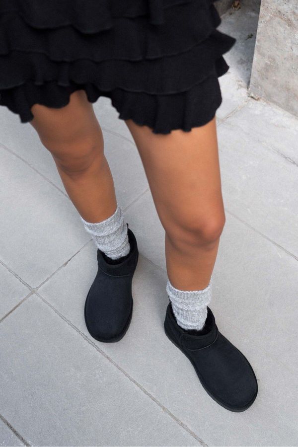 NİŞANTAŞI SHOES NİŞANTAŞI SHOES Women's Mini Black Suede Ankle Boots with Pile Insole, Flat Sole Women's Shoes.