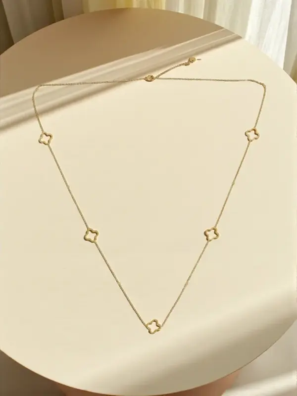 Resti Ogrlica Resti Lira z motivom detelje