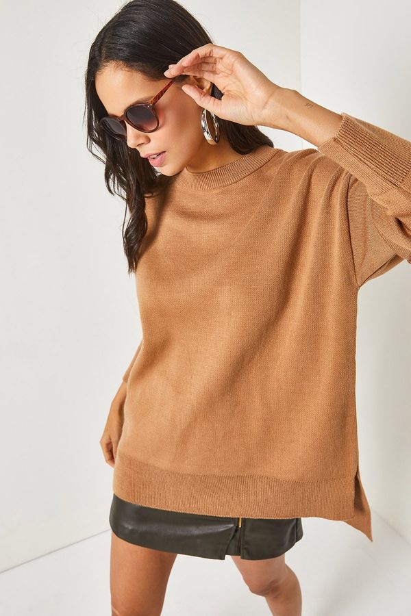 Olalook Olalook Women's Camel Crew Neck with Side Slits Oversized Thick Knitwear Sweater