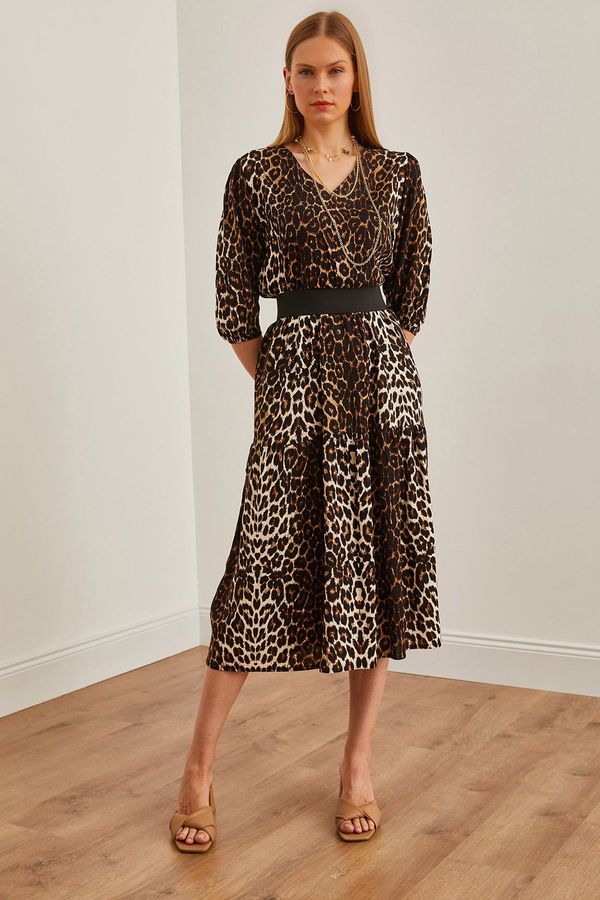 Olalook Olalook Women's Leopard Black V-neck Elastic Waist Midi Woven Viscose Dress