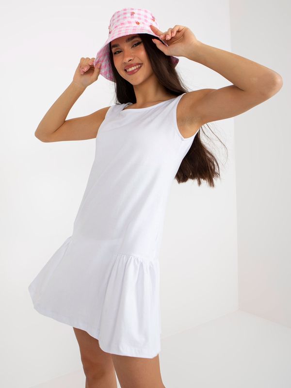 Fashionhunters Osnovna bela mini obleka brez rokavov