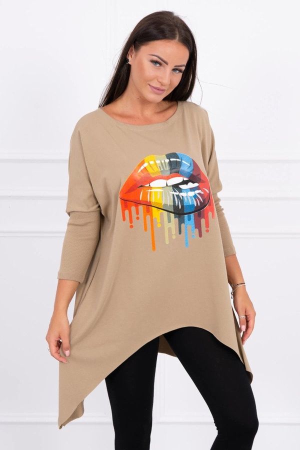 Kesi Oversize blouse with rainbow camel print