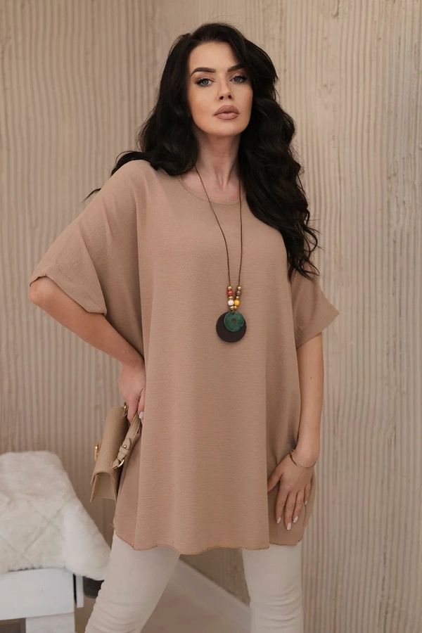 Kesi Oversized blouse with Camel pendant