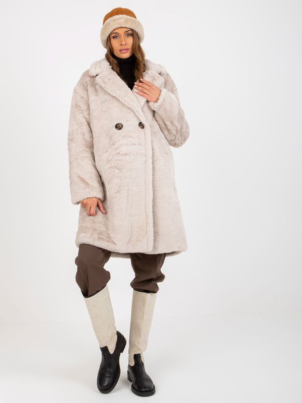 Fashionhunters Oversized light beige women's fur coat OCH BELLA