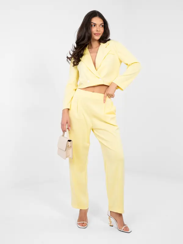 RUE PARIS Pastelno rumen komplet s kratko jakno RUE PARIS