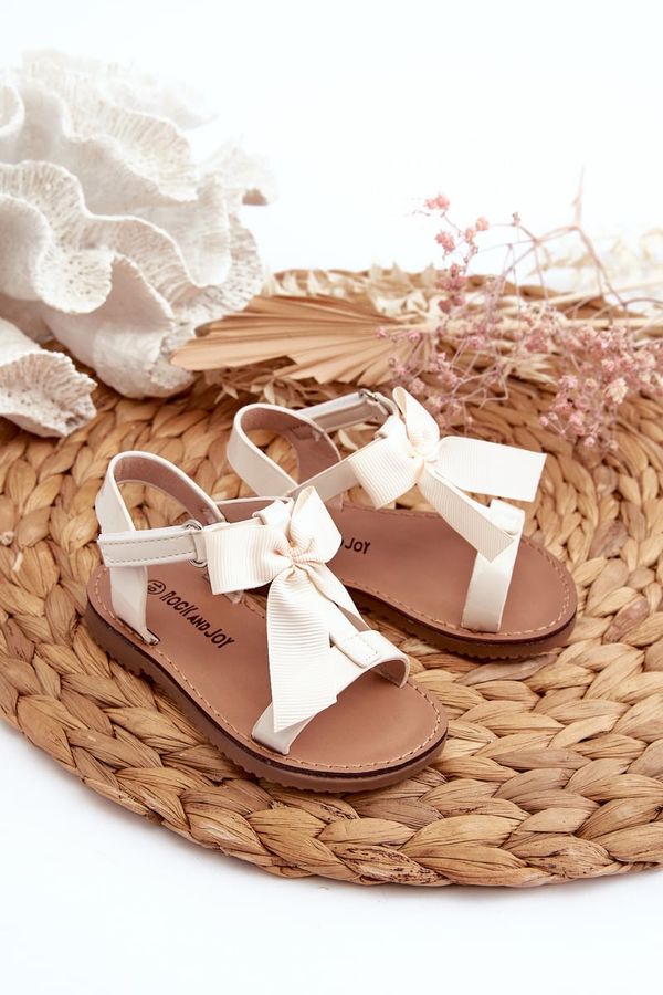 Kesi Patent leather children's sandals with Velcro bow, light beige Joratia