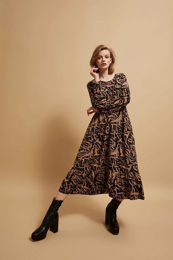 Moodo Patterned midi dresses