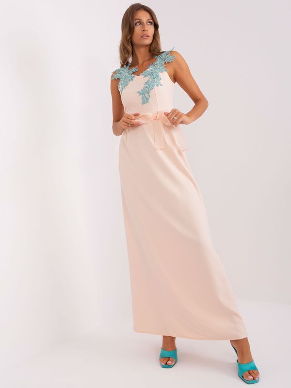 Fashionhunters Peach evening dress with hangers