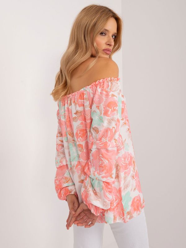 Fashionhunters Peach Spanish blouse with ruffles RUE PARIS