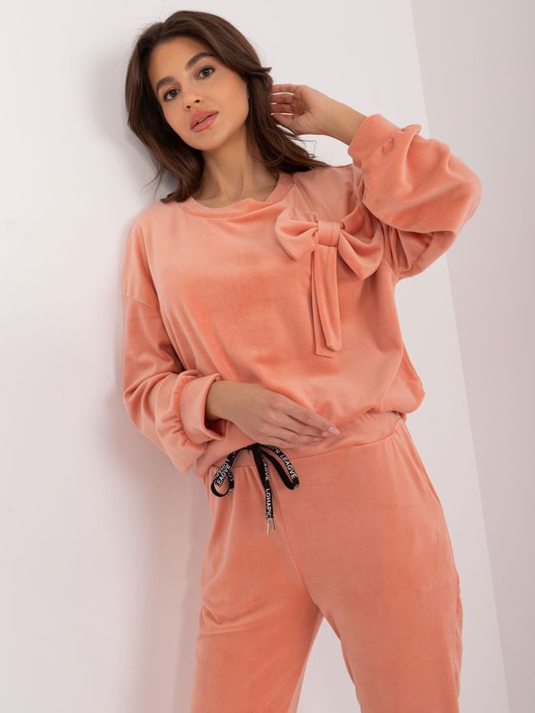 Fashionhunters Peach velour set with trousers