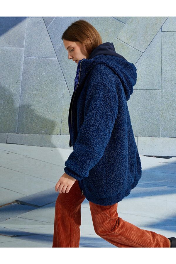 Koton Plišasti plašč s kapuco Koton