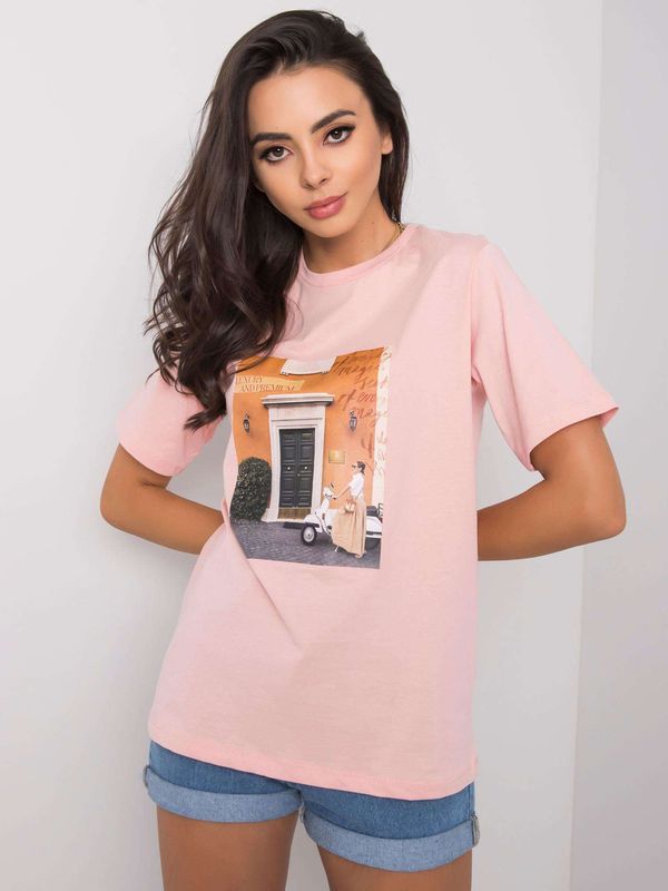 Fashionhunters Powder pink T-shirt with a fashionable print