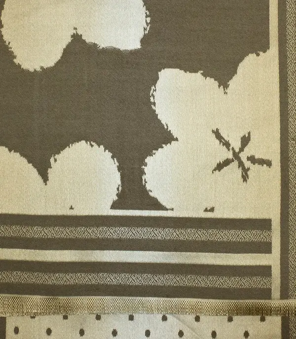 Pri Pri Elegant double-sided scarf with gold thread and floral pattern