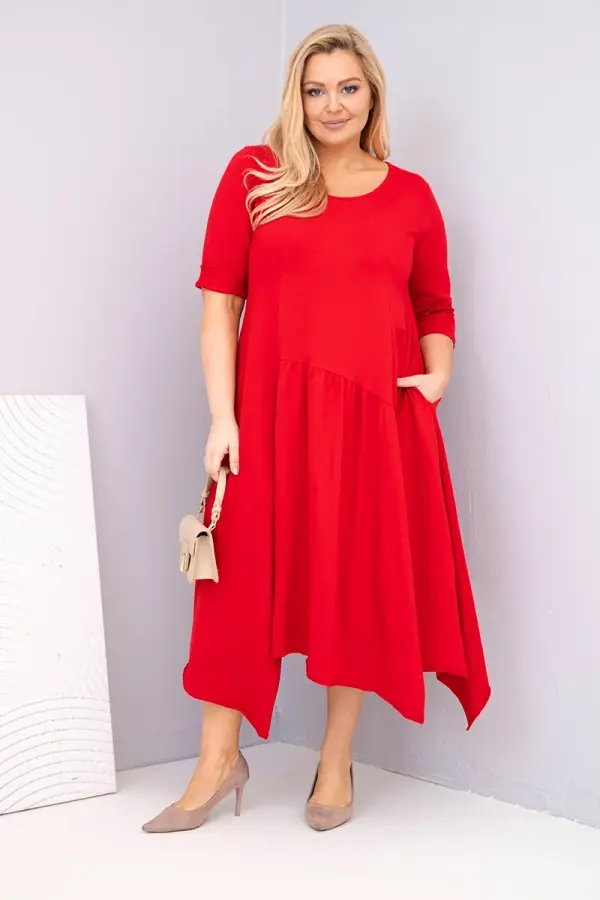 Kesi Włoski Rdeča obleka za večje številke z asimetričnim robom