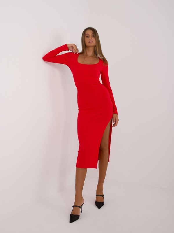 Fashionhunters Red fitted midi dress with slit