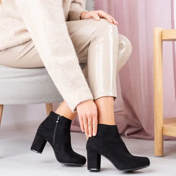 Resti Resti Black ankle boots on a higher post Soleah - Footwear