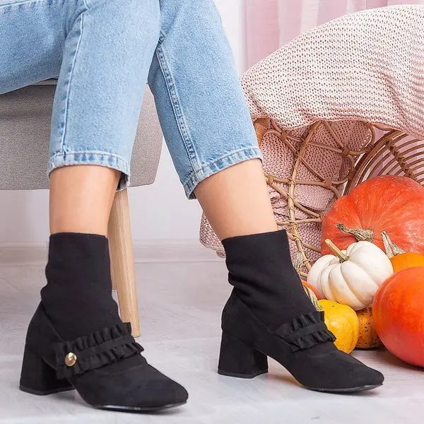 Resti Resti Black pumps on a higher post with a Preciosa sock - Footwear