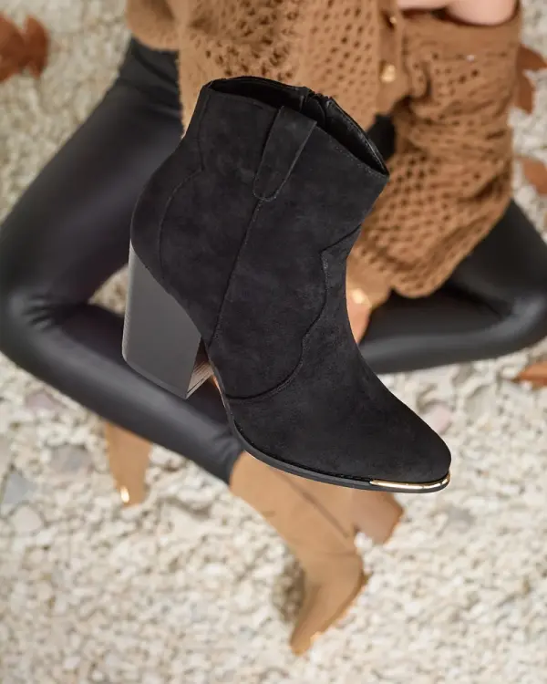 Resti Resti Black women's insulated Diva Charms boots