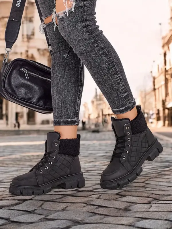 Resti Resti Black women's insulated trapper boots Hogenaf