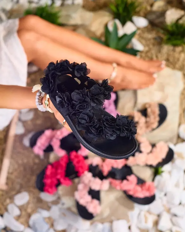 Resti Resti Black women's sandals with flowers Alferroy