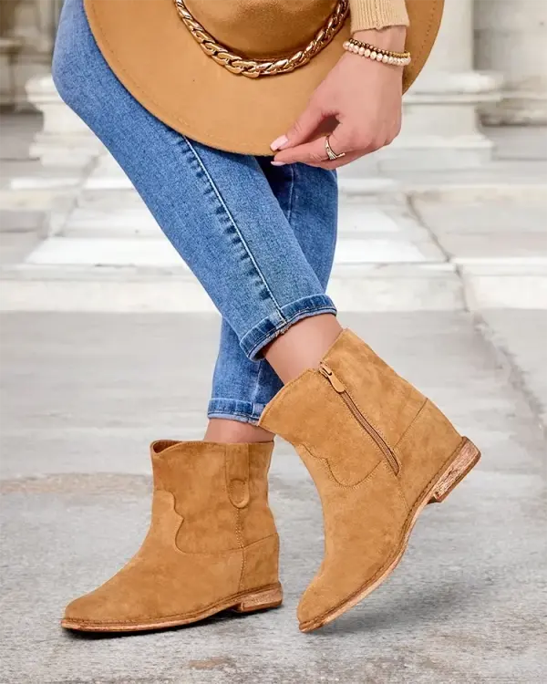 Resti Resti Brown ankle boots with cowboy style on covered wedge Patorias