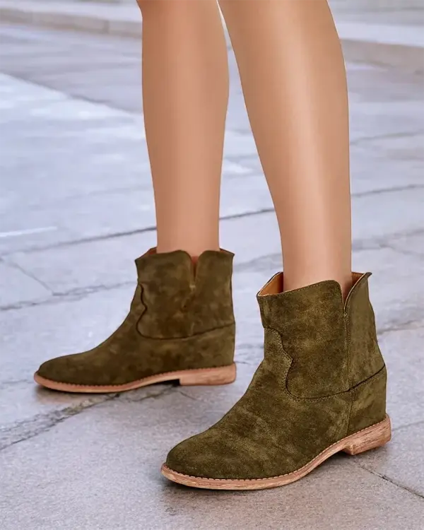 Resti Resti Cowboy-style ankle boots on a covered wedge Blueston