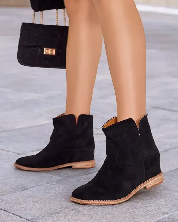 Resti Resti Cowboy-style boots on a covered wedge Blueston