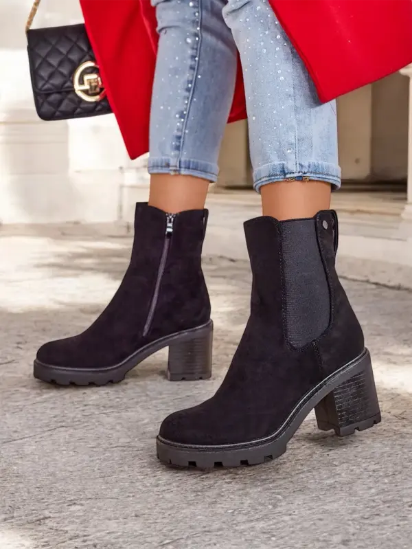 Resti Resti Eko-suede women's ankle boots on a post Weggis