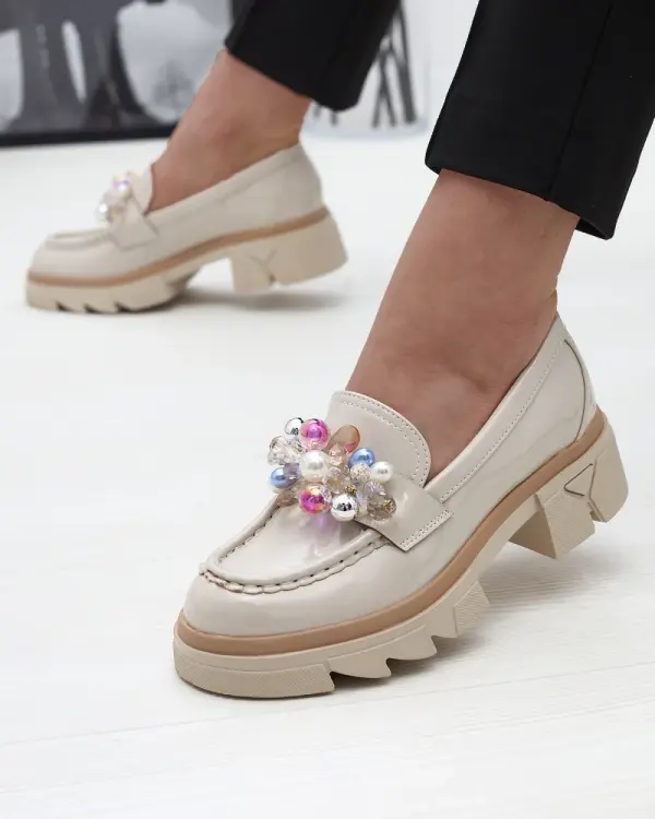 Resti Resti Lacquered beige moccasins for women Geloppa- Footwear