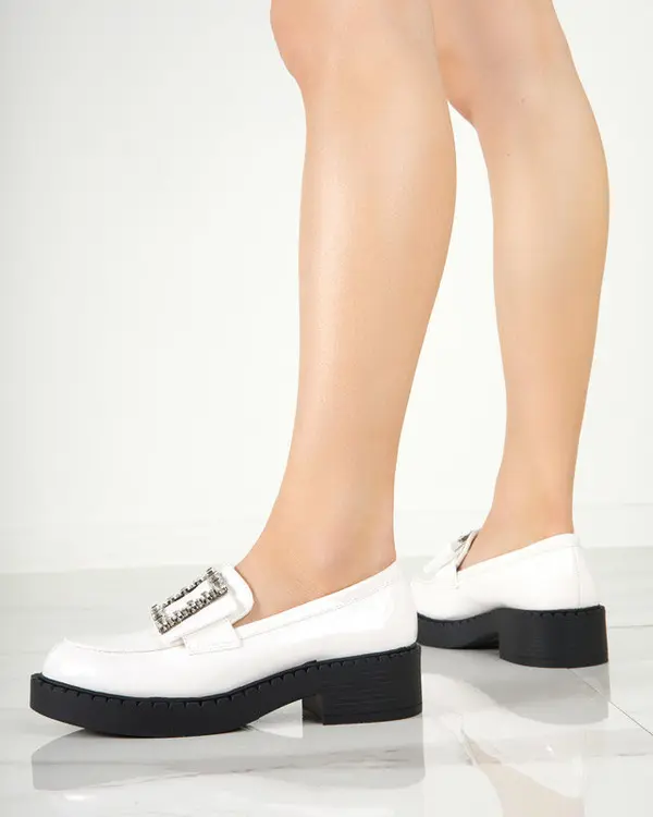 Resti Resti Lacquered shoes with a white buckle. Fogim- Footwear