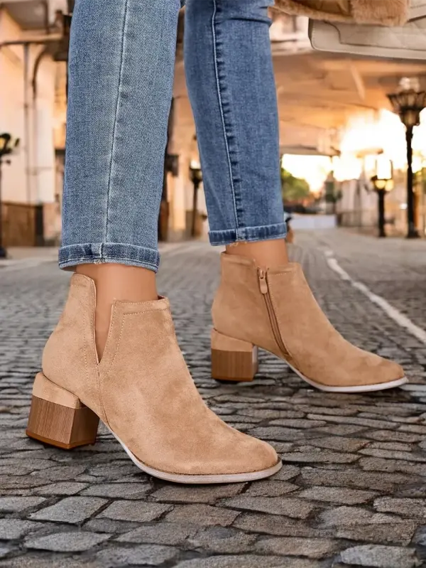 Resti Resti Light brown women's boots with cutouts Geransa - Footwear