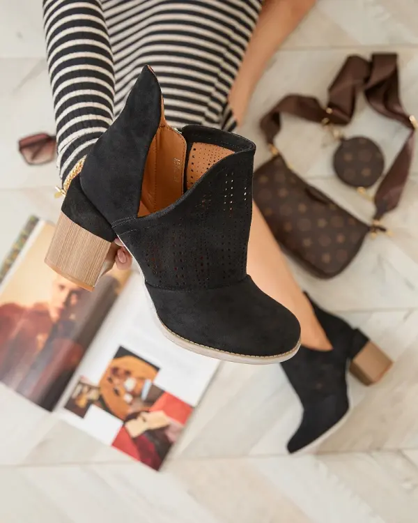 Resti Resti Openwork post boots in black Revivela