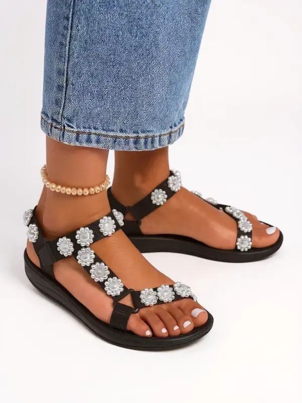 Resti Resti Perseida women's black platform sandals with pearls